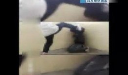 网友爆料殴打男生视频,网友曝光殴打男生现场惊心动魄
